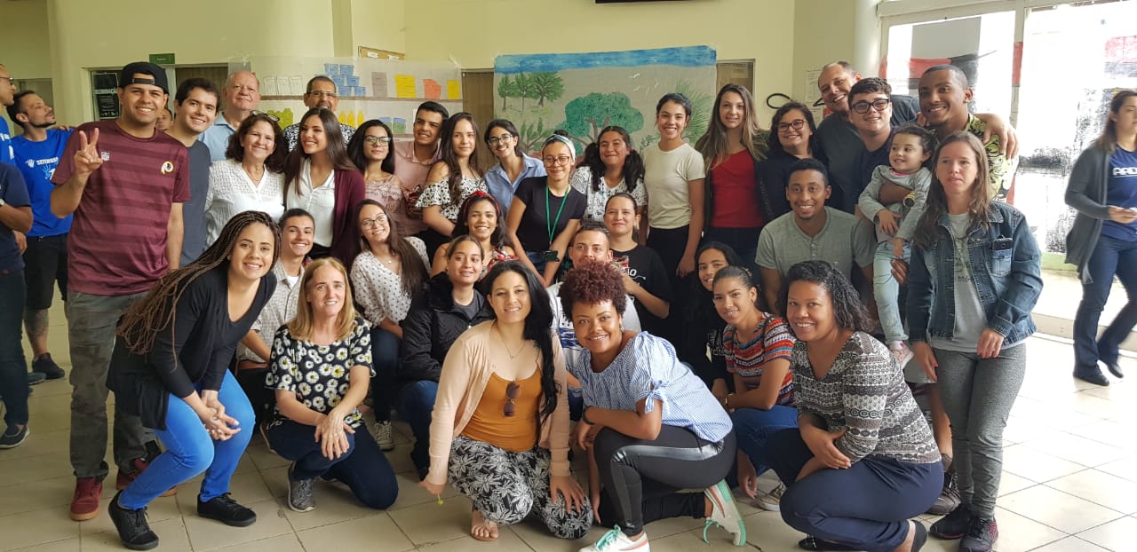 FOTO 11 - Comunidade surda reunida com os alunos do Ensino Médio.jpg