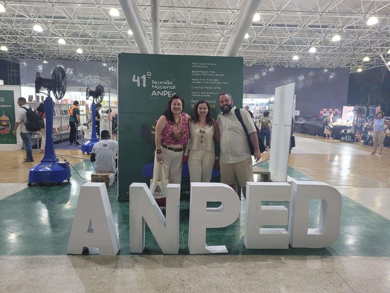 Foto 1 - Legenda - Professoras Maura Dias e Cintia Brazorotto e professor Everaldo Gomes.jpeg