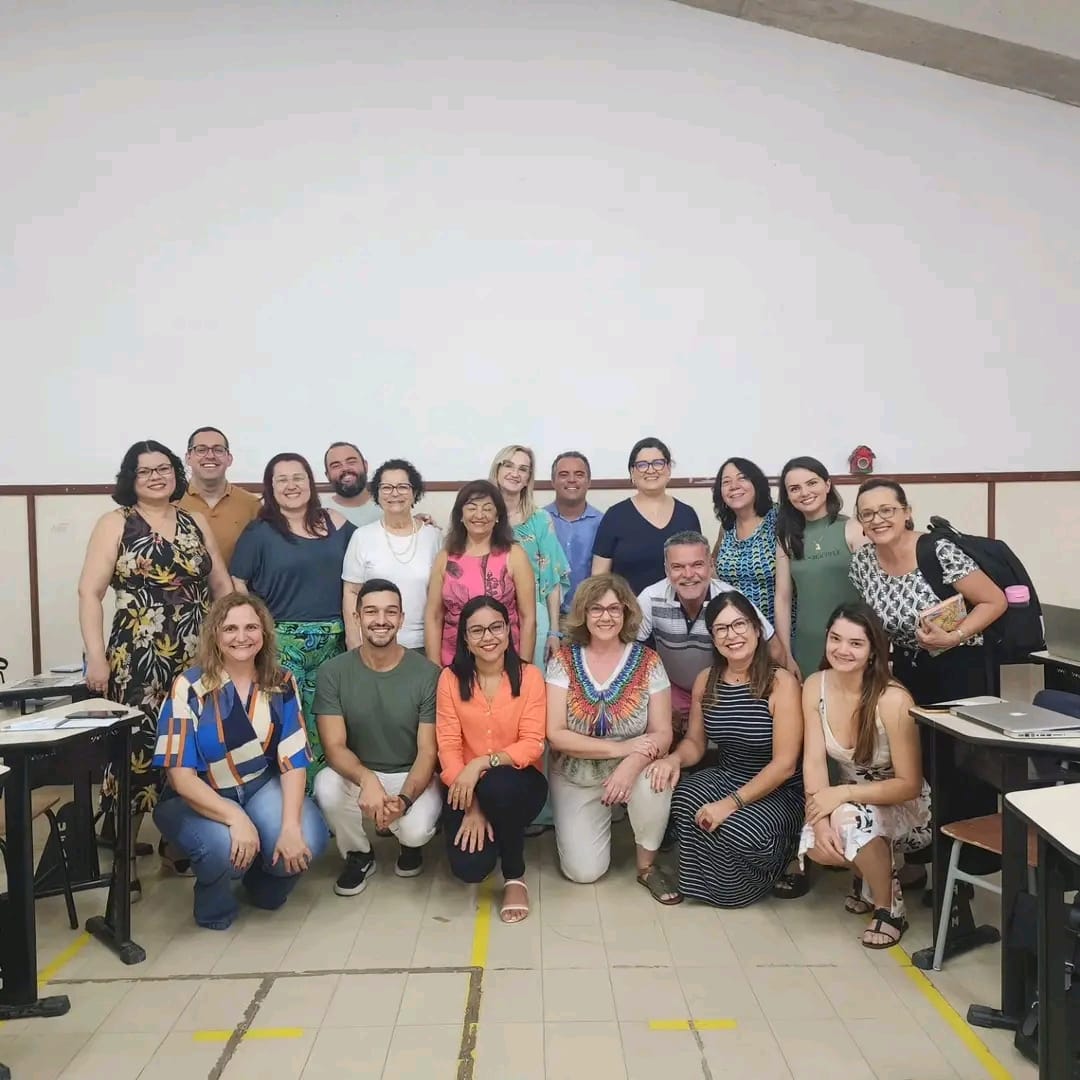 Foto 2 - Legenda - Integrantes do GT19 - Educação Matemática.jpeg